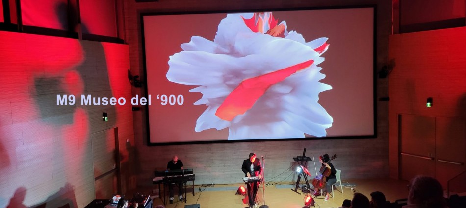 In corrispondenza del 60° anniversario dal disastro del Vajont l'artista presenta - DIGA - , una performance video sonora speciale del tour di "Arca"
